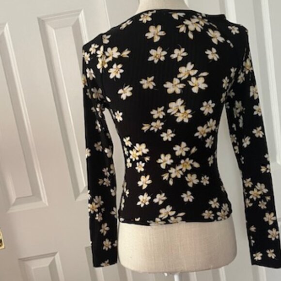 Antistar Ribbed Daisy Print Ruched Top - Picture 11 of 13